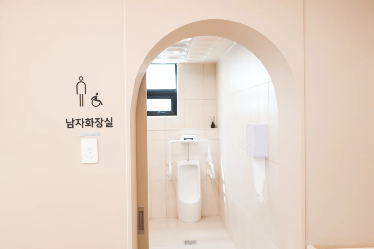 다담 남자화장실